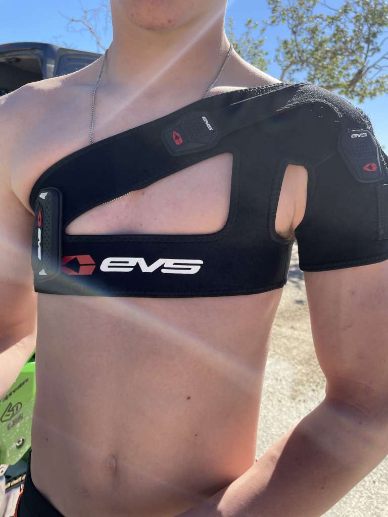  EVS Sports SB05-S Shoulder Brace (Black, Small) : Automotive